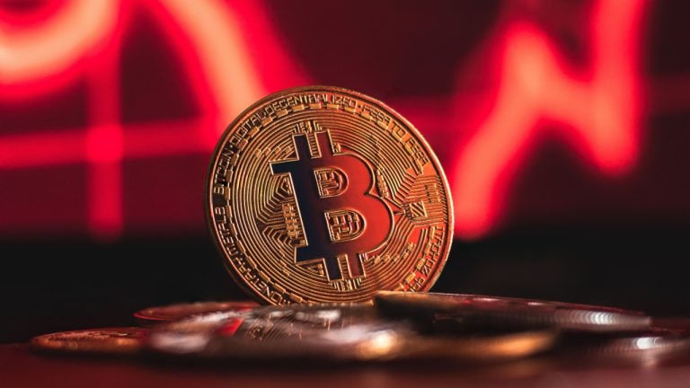 BTC Falls Below $30,000, Ahead of US Non-Farm Payrolls