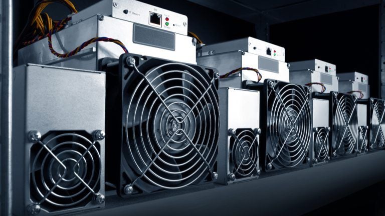 October Boosts Bitcoin Miners' Revenue—But How Will the Election Shift the Market?